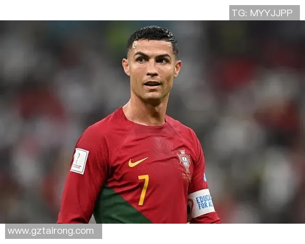 足球明星挥手瞬间集锦全景展示与背后故事分享